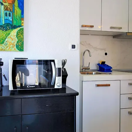 Apartment Gorgeous In With Wifi Mandre